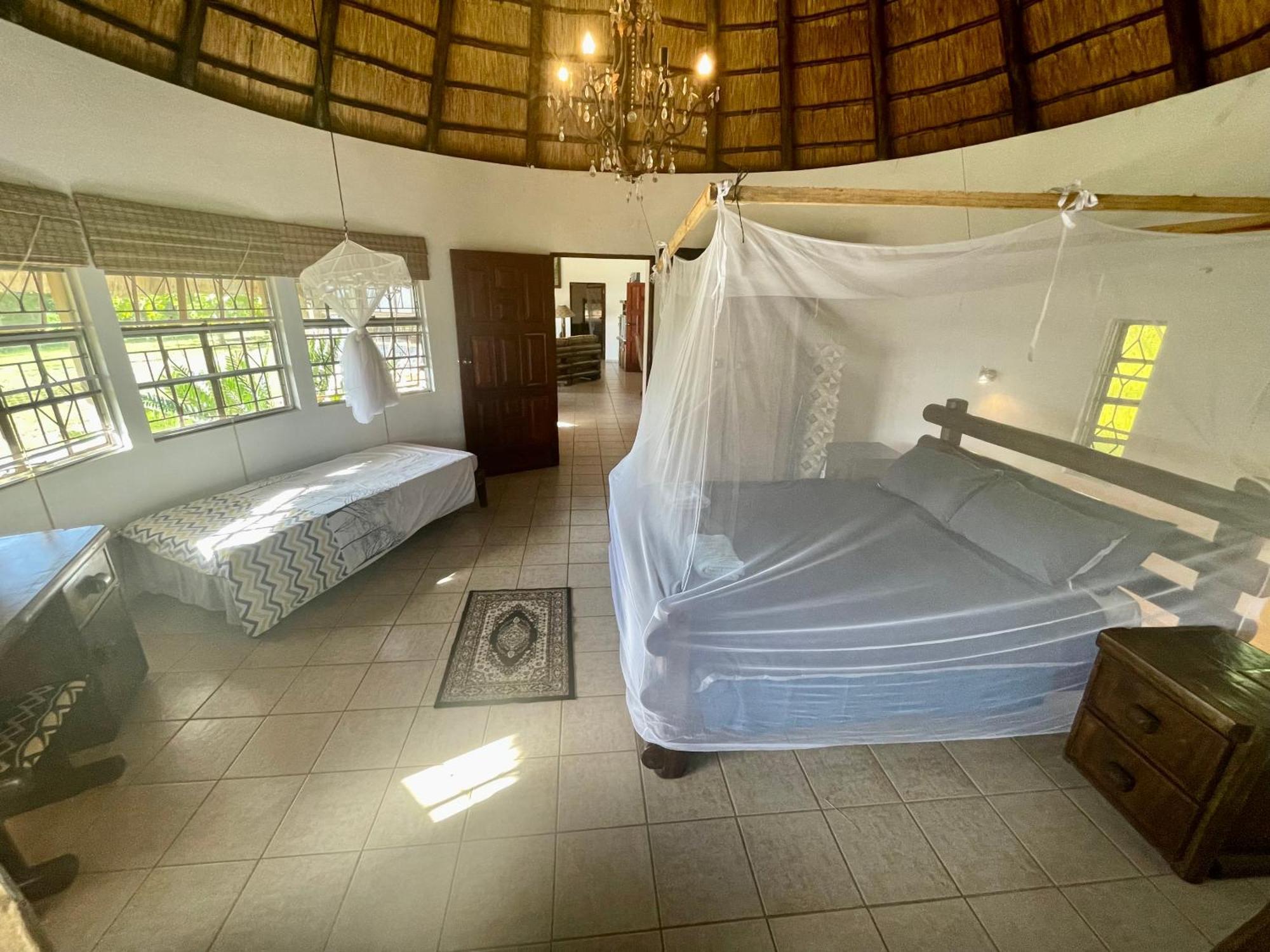 Nhambavale Lodge シーデンゲーリ エクステリア 写真